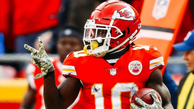 Tyreek Hill signed a contract with the Dolphins worth $120 million
